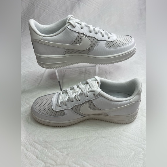 18: Air Force 1 LV8 (GS) White Size 7Y - Picture 3 of 10